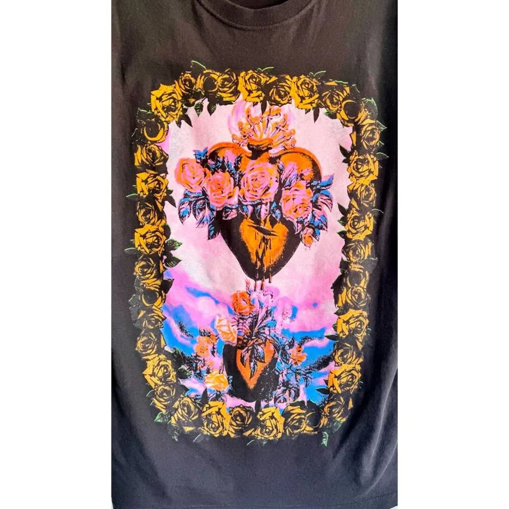 Feels So Good Graphic Print Sacred Heart Milagro Tee Shirt in Black size M